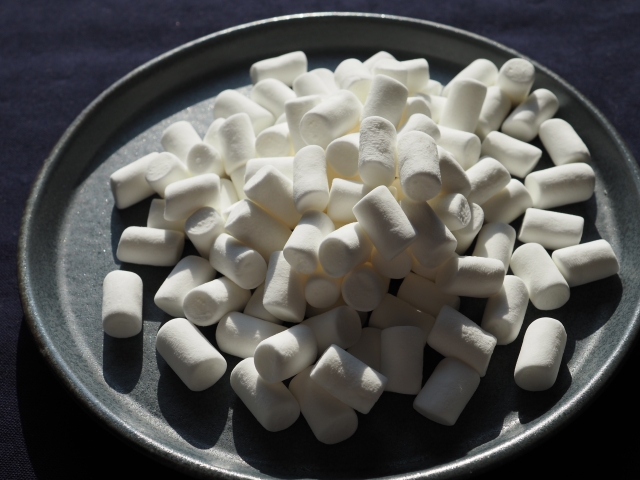 マシュマロを食べ過ぎると体に悪い 取り過ぎると起こす3つの悪影響とは スイーツ大陸